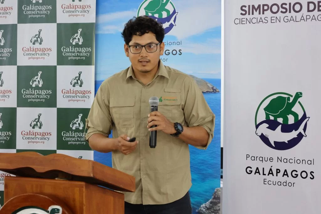 Cristian Gil, asistente de investigación de Conservando Galápagos