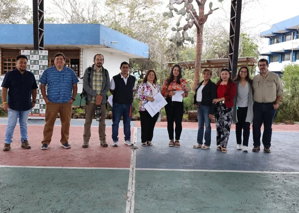 Conservando Galápagos Director, Washington Tapia, alongside Educators at Teaching Institute 2022