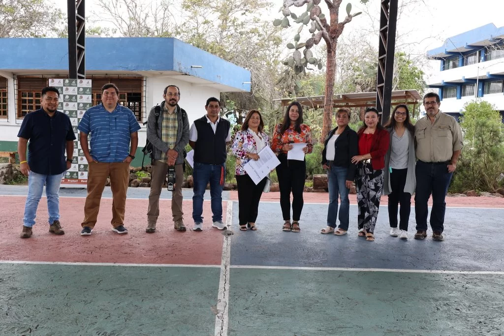 Conservando Galápagos Director, Washington Tapia, alongside Educators at Teaching Institute 2022