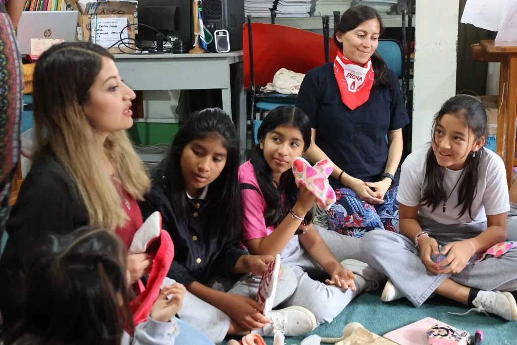 Carolina Carrión in a menstrual education workshop
