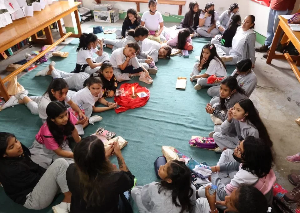 Carolina Carrión in a menstrual education workshop