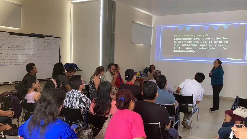 Teachers at the English teaching training session in San Cristóbal Island