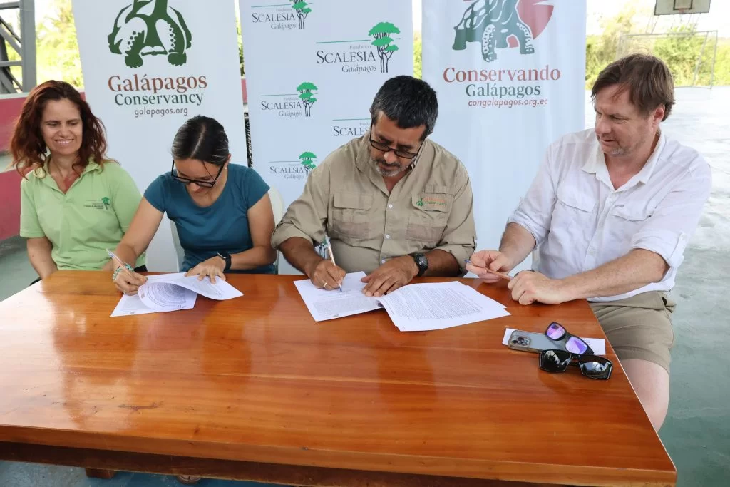 Representatives of Galápagos Conservancy and Fundación Scalesia signing scholarship agreement