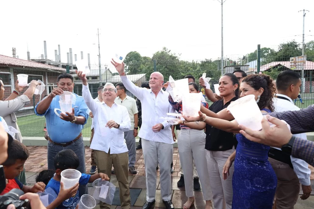 Vice President Alfredo Borrero participating in the mosquito release