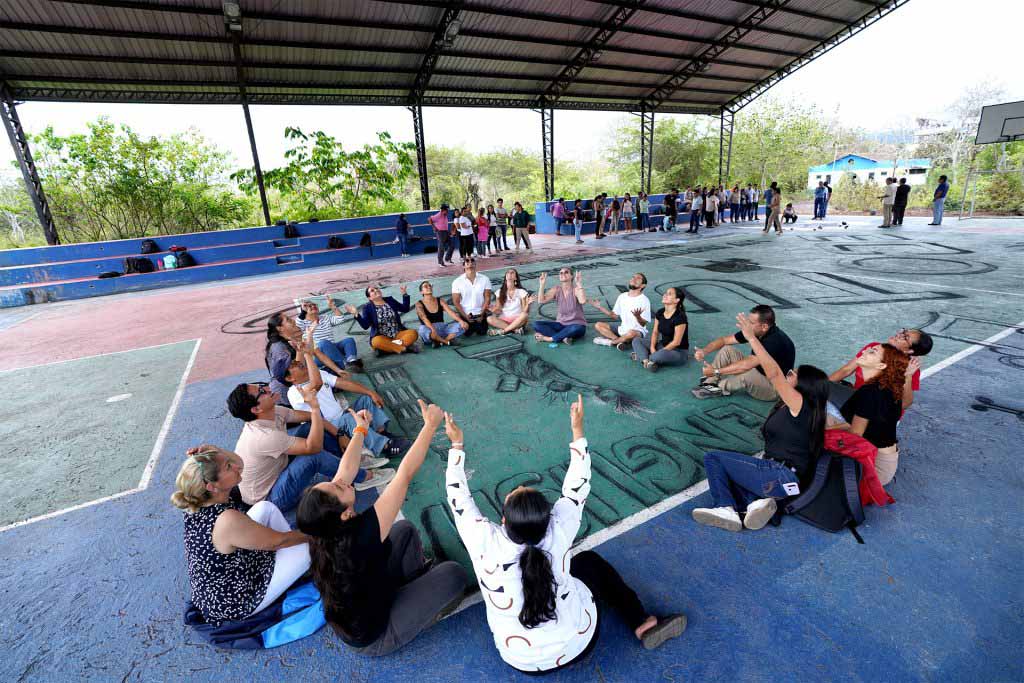 Galapagos Teachers Enhance Teaching Skills at the Fourteenth Educational Institute
