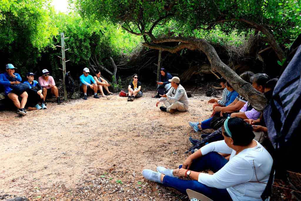 Galapagos Teachers Enhance Teaching Skills at the Fourteenth Educational Institute
