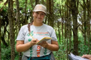 Doménica Pineda, a passionate conservationist and active member of the Galápagos Conservancy team, fervently dedicates herself to research and conservation in the Galápagos Islands.