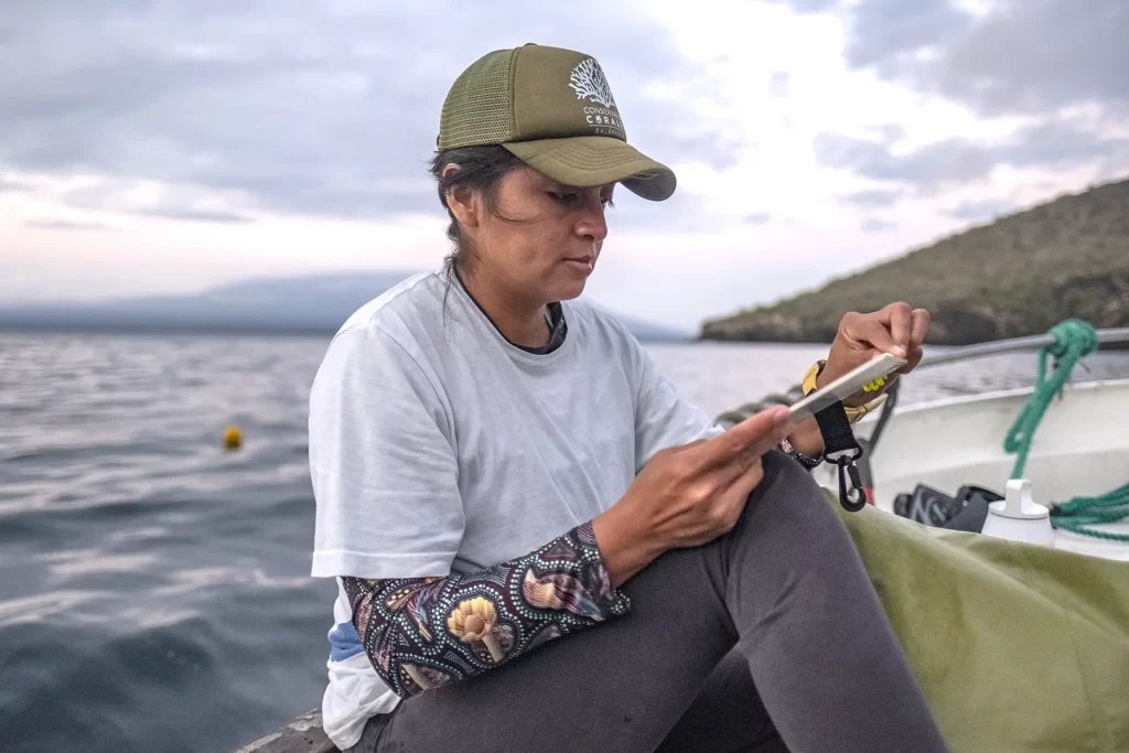 Researcher Lourdes Sierra from the Galápagos National Park Directorate participates in shark research with the support of Galápagos Conservancy.