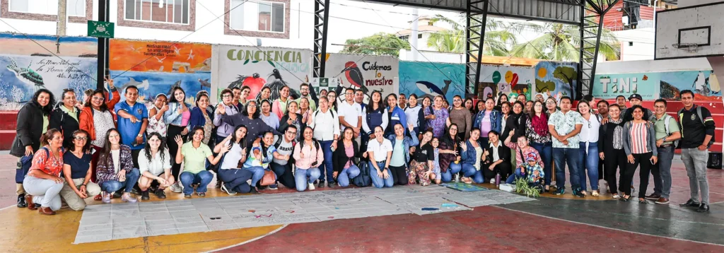 A group of Galápagos teachers completing the XV Institute training on Santa Cruz Island.